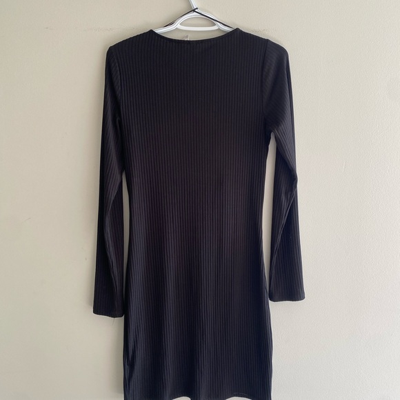 Black dress - Picture 4 of 5